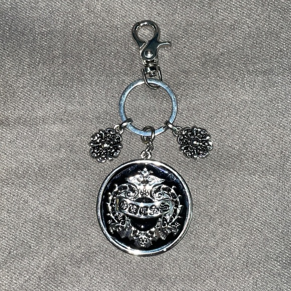 NWT.  Guess Key ring holder with clip. - Picture 2 of 4